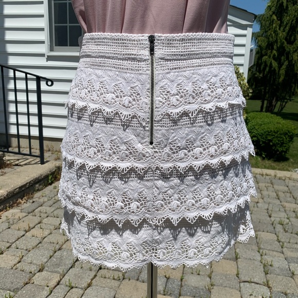 ✨ Host Pick! ✨ AMERICAN EAGLE WHITE LACE SKIRT - Picture 3 of 7